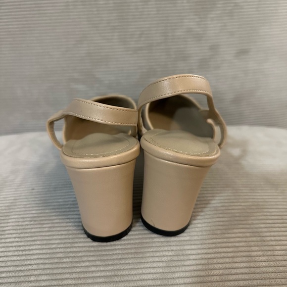 NEW Elegant Cream and Black Slingback Heels - size 12 (EU 44) - Picture 7 of 8